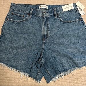 Abercrombie & Fitch- “the loose short”